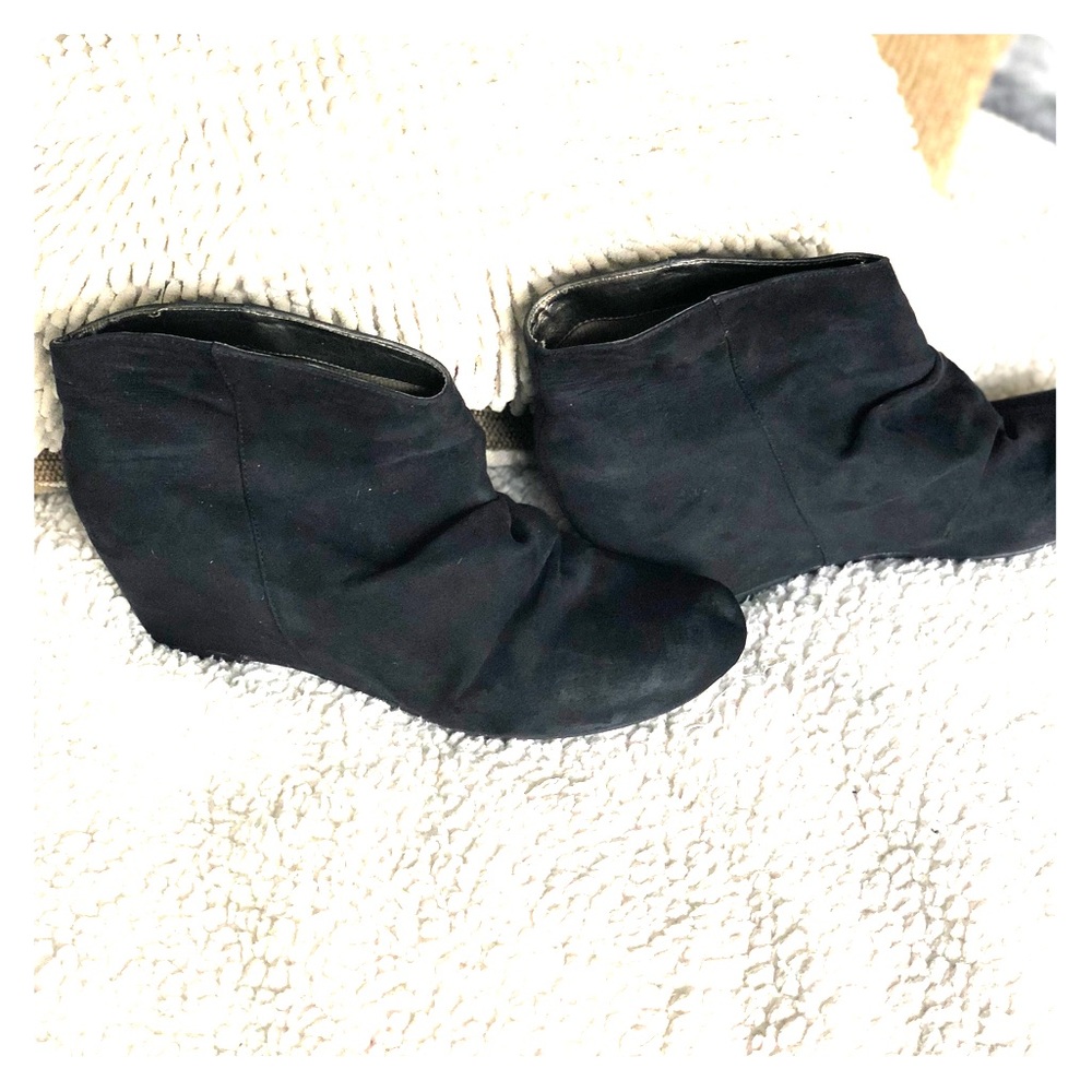 Ruched ankle booties